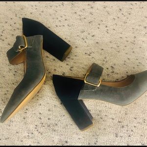 Tommy Hilfiger Blue/Navy Heels with Gold Detail 🌟